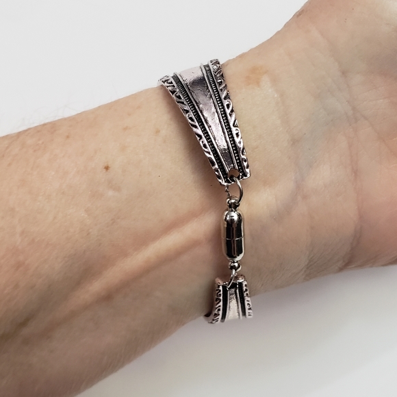 💥5 for $25💥 2 New Snap Bracelets - Picture 4 of 7